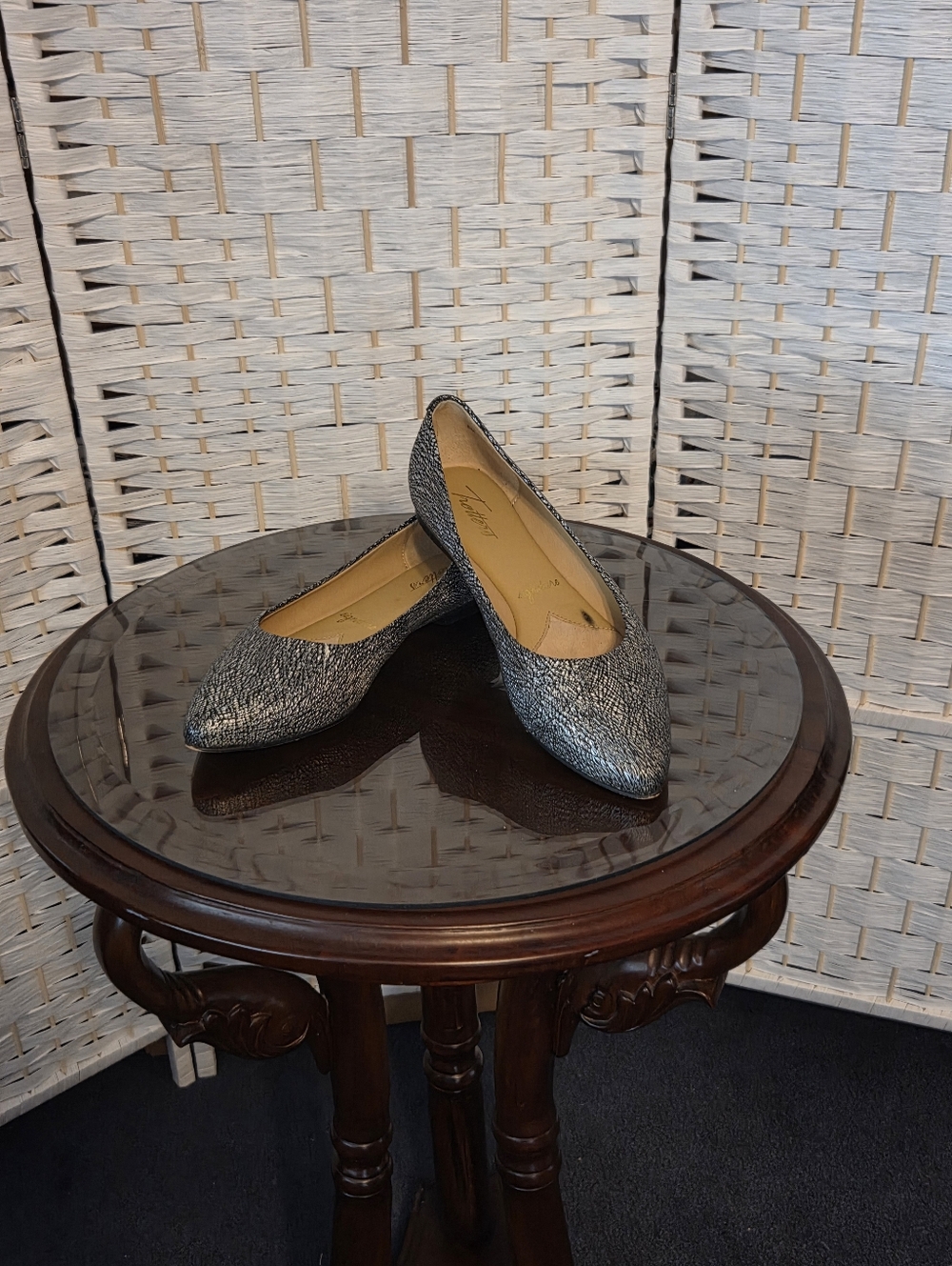 Trotters Metallic Silver Pointed Toe Women's Flats Size 8